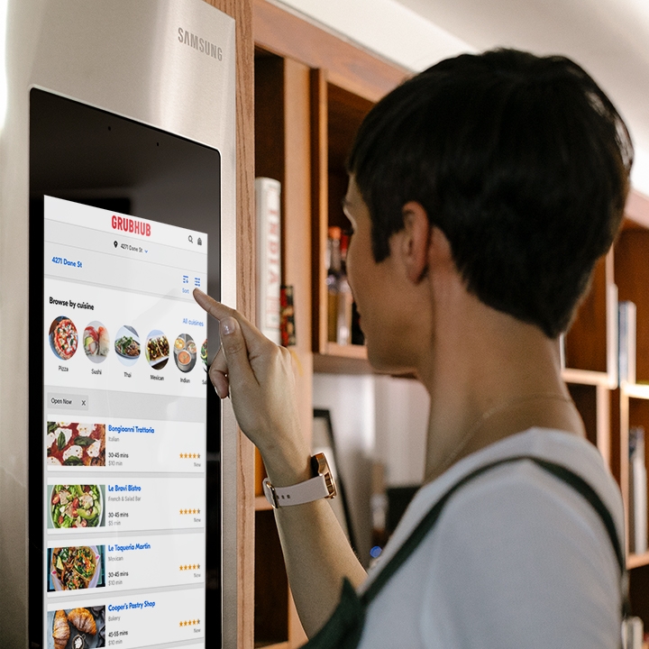 Family Hub Fridge Keeps Track of Food