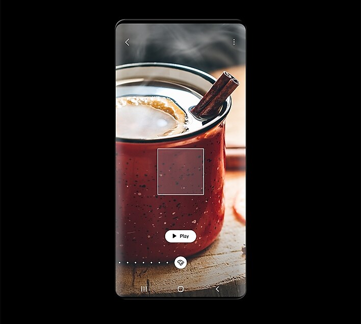 Bixby Vision recognizes that the color of the cup is red. Bixby Vision recognizes that the color of the cup is red.