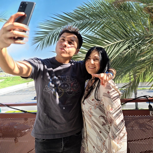 Behind the scenes shot of Bryant taking a selfie with his mother on his balcony using the Galaxy S20 Behind the scenes shot of Bryant taking a selfie with his mother on his balcony using the Galaxy S20