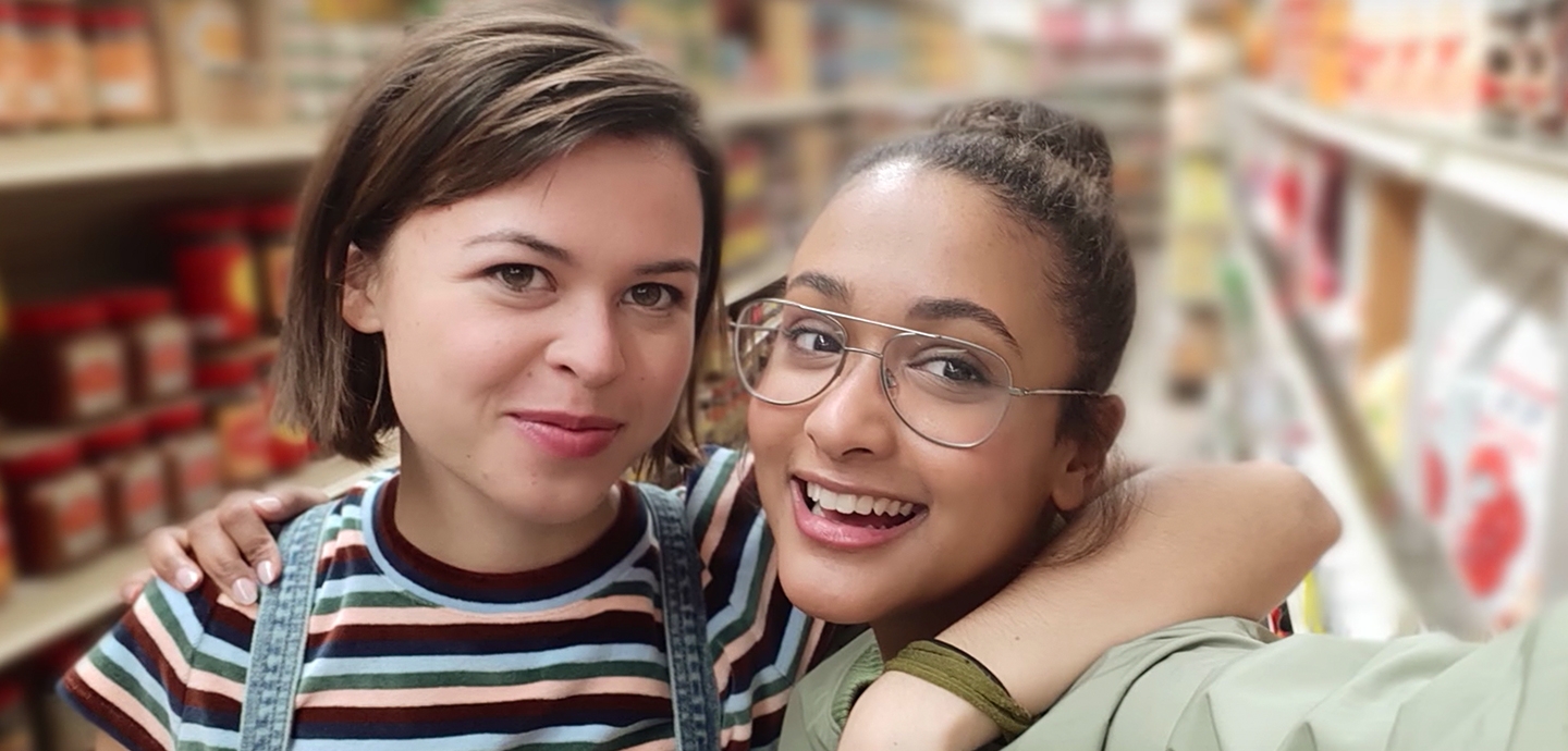 Live Focus will blur photo background and makes foregrounds pop, like in this close up portrait.
