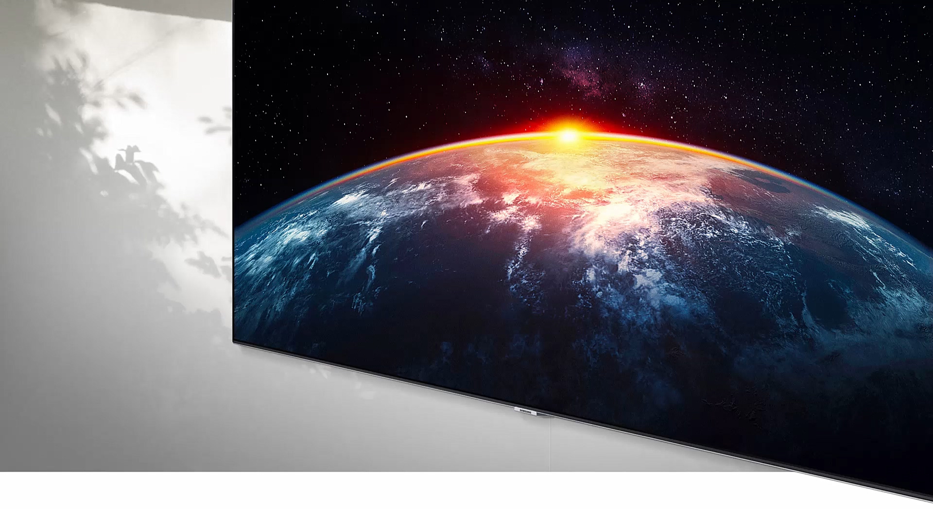 As the time changes from day to night, the view of the Earth from space in the Samsung QLED TV remains crisp and clear.