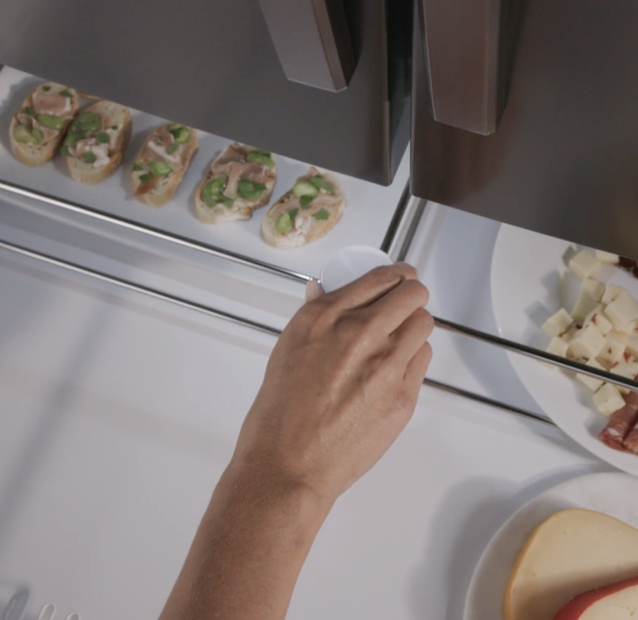 Featuring FlexZone™ Drawer Featuring FlexZone™ Drawer