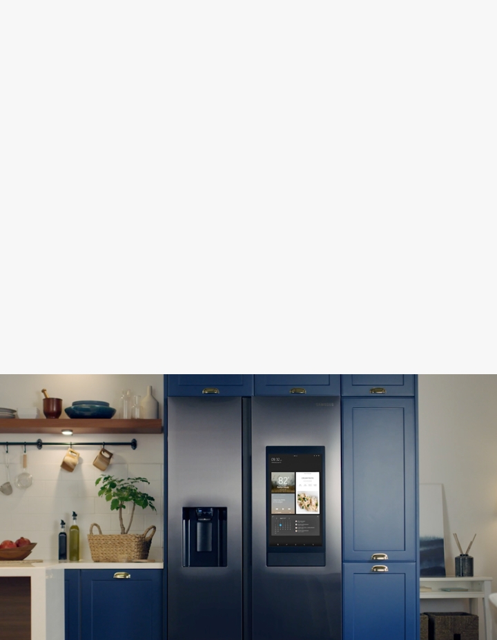 Meet the new Side-by-Side Family Hub™ Meet the new Side-by-Side Family Hub™