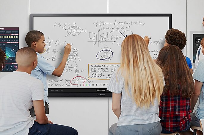 Interactive Learning for a Changing World Interactive Learning for a Changing World