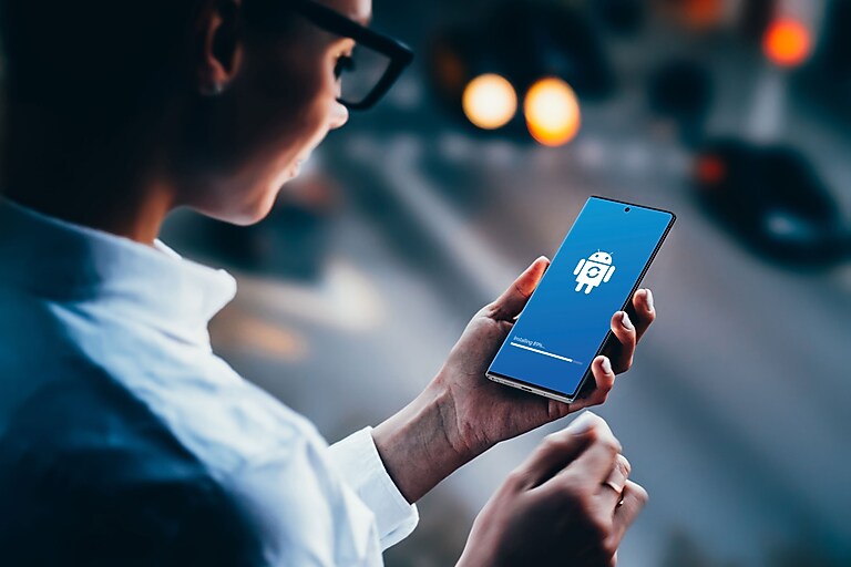 Take control of your mobile devices with Knox mobility management  Take control of your mobile devices with Knox mobility management