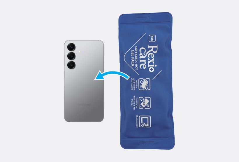Blue heating bag next to the Galaxy S25.