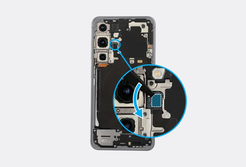 Close-up of NFC antenna connector inside the Galaxy S25.