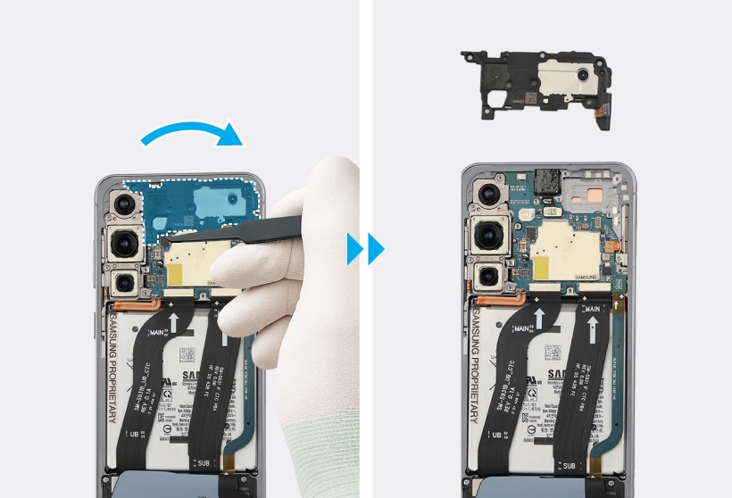 Gloved hands using tweezers to disconnect the highlighted top FRC connector, then lifting the rear top cover by its separator groove and removing it from the Galaxy S25.
