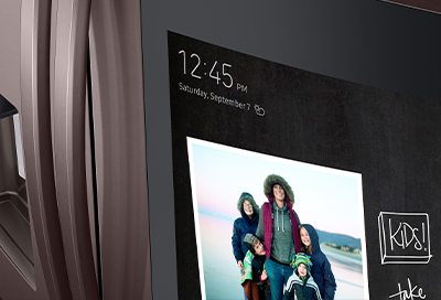 Photo of family displayed on Family hub screen Photo of family displayed on Family hub screen