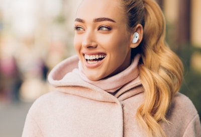 A woman talking on Samsung Galaxy Buds Live A woman talking on Samsung Galaxy Buds Live