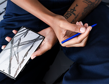 Person with tattoos doing air actions with S Pen Person with tattoos doing air actions with S Pen
