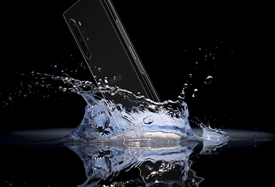 Galaxy Note10 falling in water Galaxy Note10 falling in water