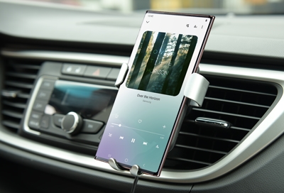Galaxy Note20 connected to car and playing to music