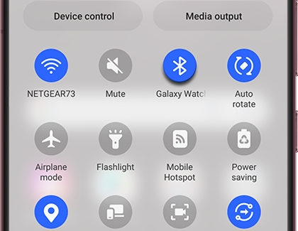 Bluetooth icon highlighted on the Quick settings panel