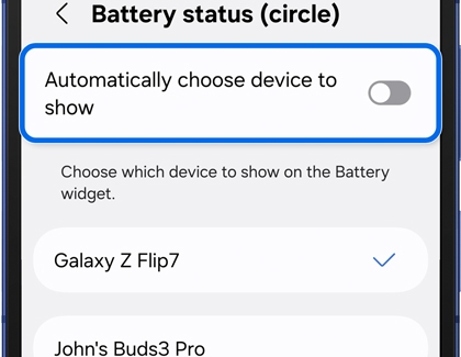 Settings menu for the battery status widget highlighting the Automatically choose device to show toggle switch.