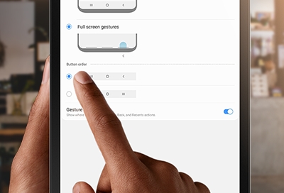 Person holding Tablet S5e showing Navigation Bar settings Person holding Tablet S5e showing Navigation Bar settings