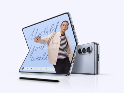 <b style= Galaxy Z Fold5