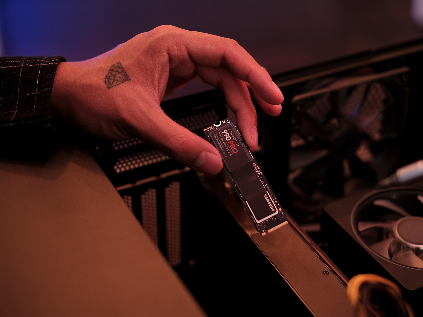 Thumbnail image of 990 PRO PCIe&reg; 4.0 NVMe&reg; SSD 2TB