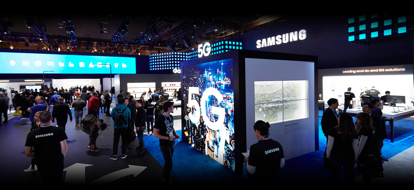 A large number of attendees explore the benefits of 5G integration displayed throughout the 5G zone inside the Samsung booth at CES 2019.