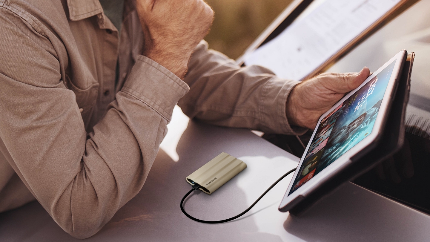 Portable SSD T7 Shield USB 3.2 4TB (Black) Samsung US