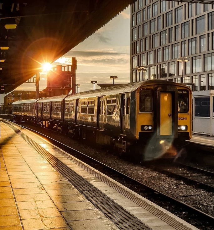 Sunset photography transit shot captured with the Galaxy Note9