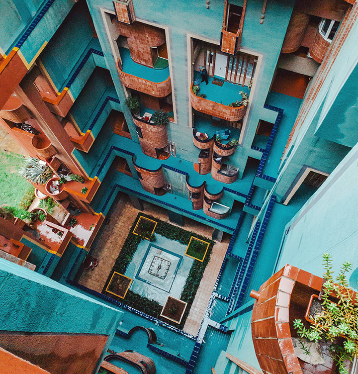 Barcelona street photography shot from above on a Samsung Galaxy S9+