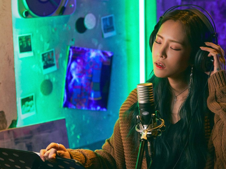 Heize in the studio