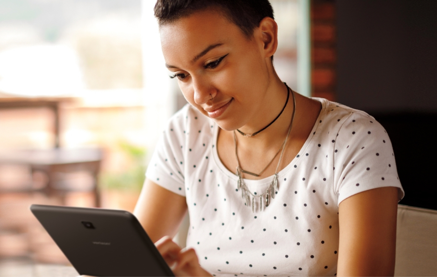 Woman on her Galaxy Tab using online shopping hacks