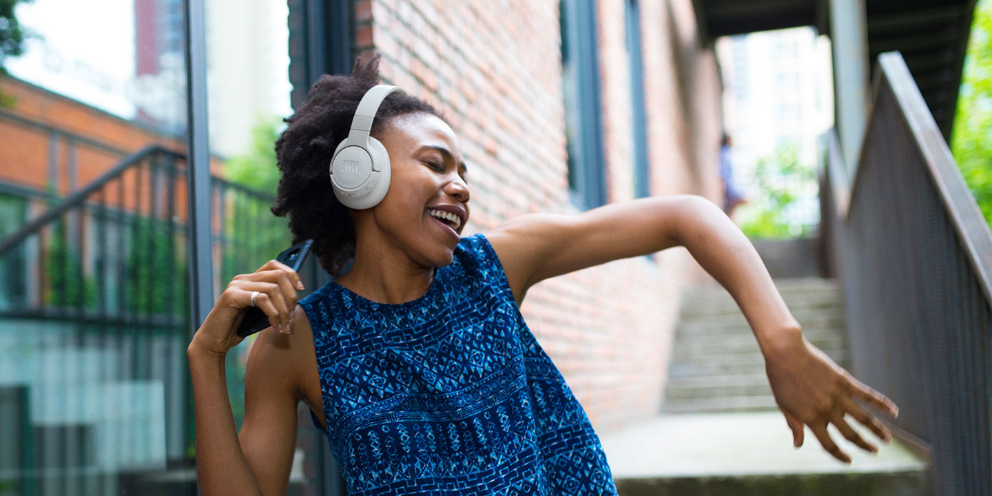 Bluetooth 5.3 with LE Audio*