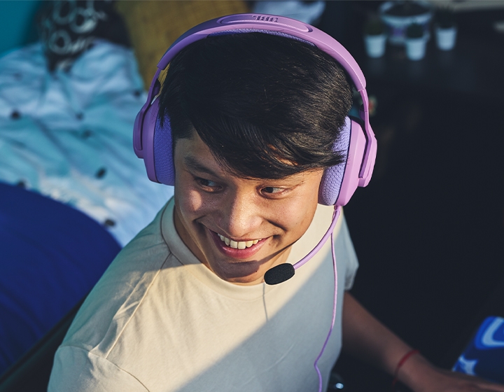 Play even longer with comfortable, breathable fabric ear cushions