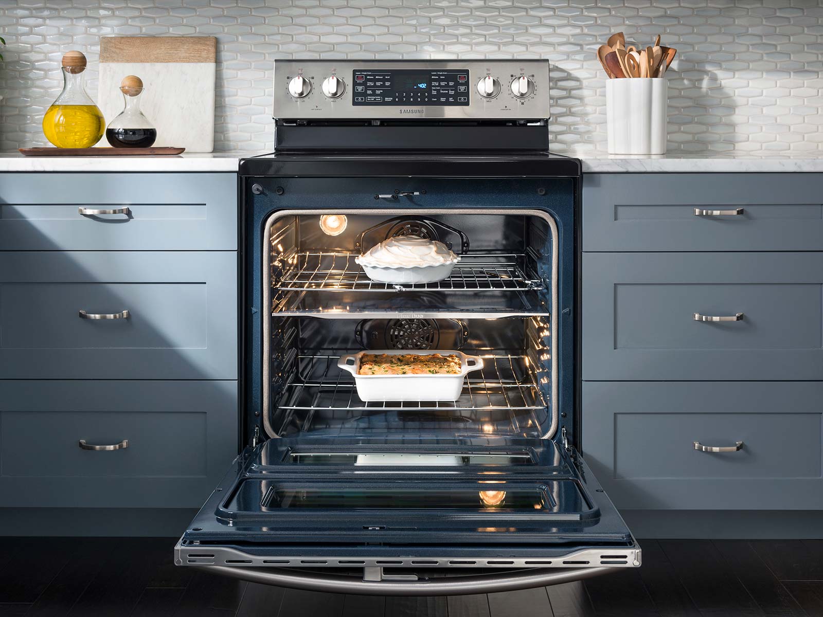 Thumbnail image of 5.9 cu. ft. Freestanding Electric Range with Flex Duo™ & Dual Door in Stainless Steel