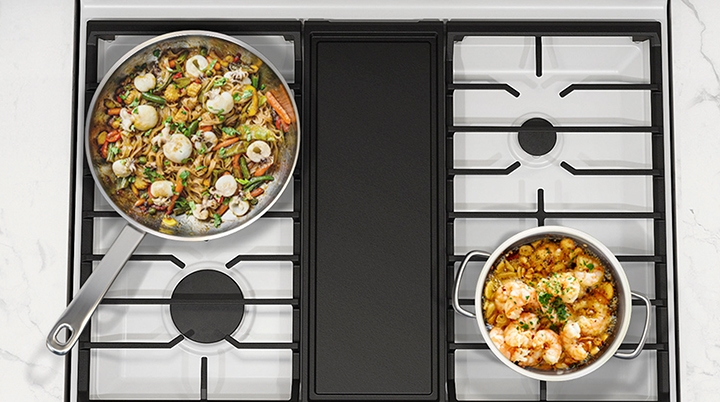 Edge to Edge Cooktop with Integrated Griddle 