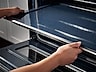 Thumbnail image of 5.8 cu ft. Smart Freestanding Gas Range with Flex Duo™ & Dual Door in Black Stainless Steel
