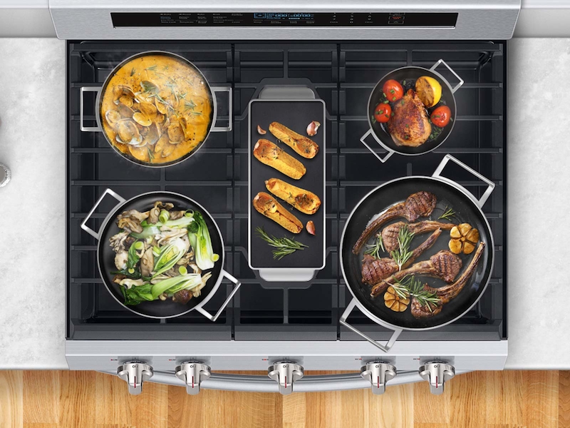 5.8 cu. ft. Freestanding Gas Range with True Convection and Steam Reheat