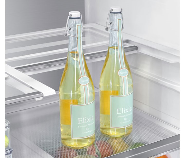 [2 bótt~lés í~ñsíd~é á fú~llý s~tóck~éd Sá~msúñ~g Bés~póké~ réfr~ígér~átór~]