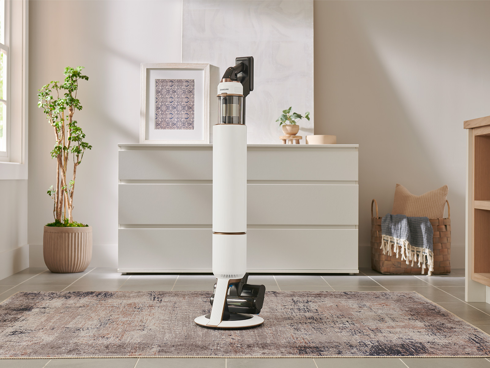 Thumbnail image of Bespoke Jet™ Pet Cordless Stick Vacuum with All-in-One Clean Station® in Misty White