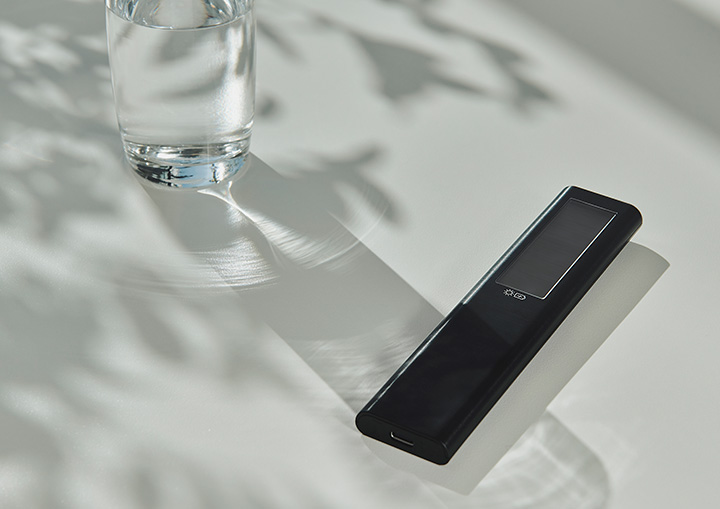 Comment charger et utiliser la télécommande SolarCell Samsung ?