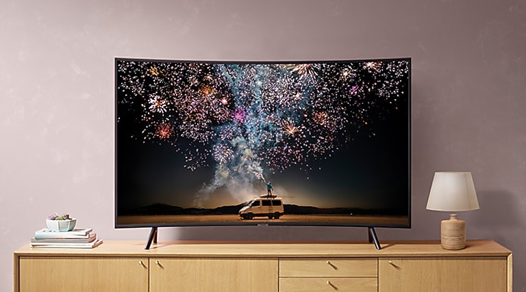 Captivating 4K with an immersive curve