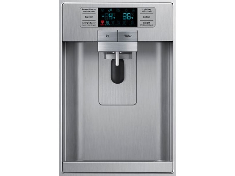 Display with Water and Ice Dispenser