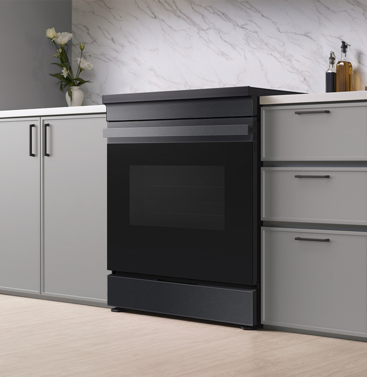 Samsung Stainless Steel Slide-In Induction Range with Bespoke design