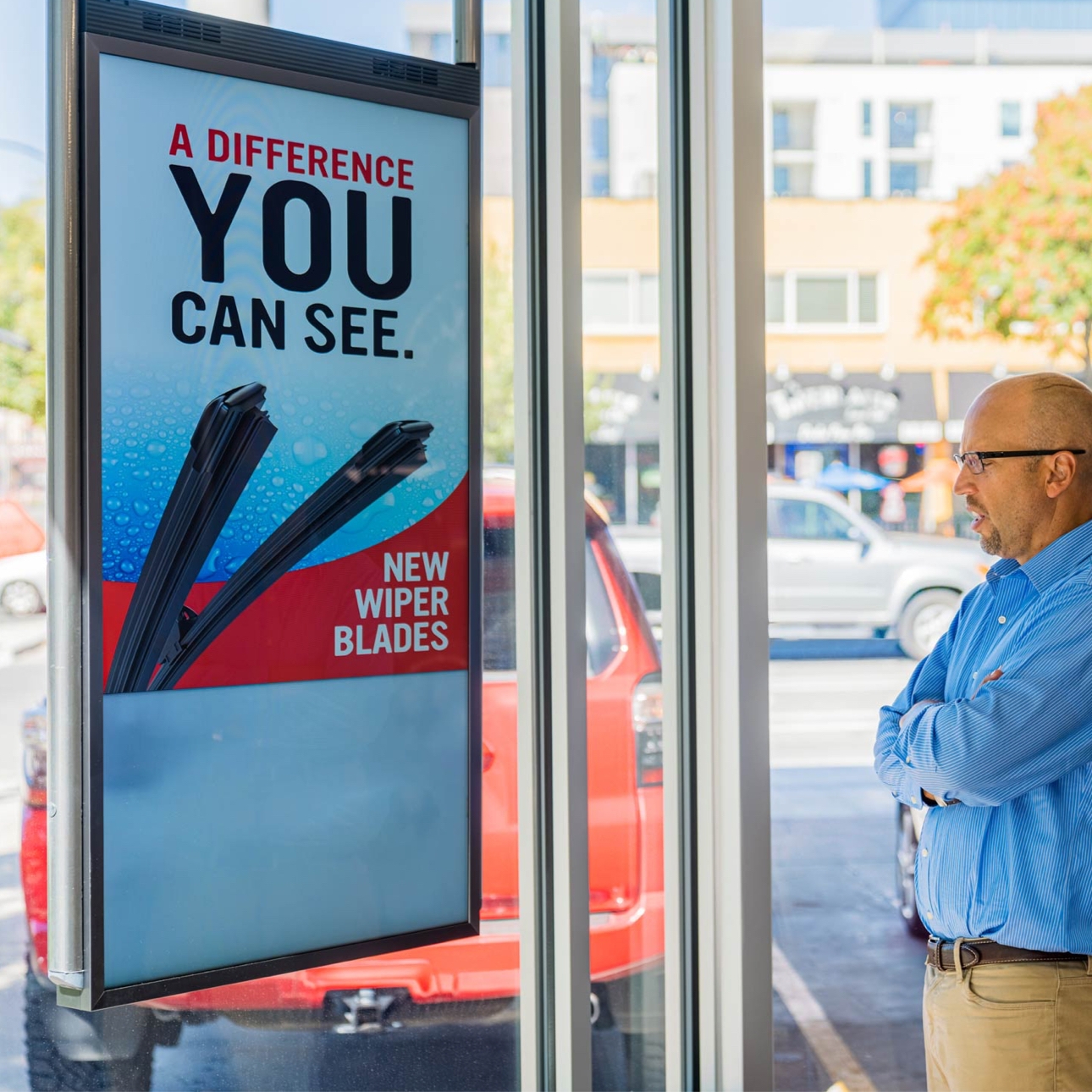 High-Brightness Dual-Sided Displays Optimize Messaging on Both Sides of the Window