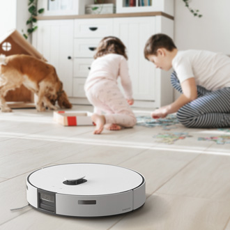 Children playing next to a Samsung Bespoke Jet Bot Combo