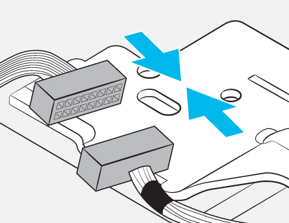 Diagram showing electrical connectors with blue arrows indicating the directions to connect the connectors