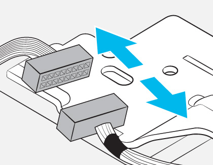 Diagram showing electrical connectors with blue arrows indicating the directions to pull apart the connectors