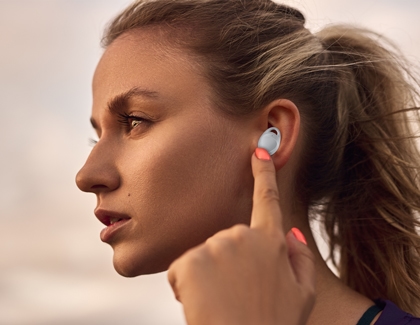 Women using the touchpad commands on her Galaxy Gear IconX