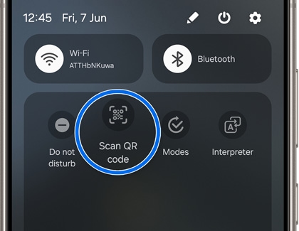 Scan QR code highlighted in the Quick settings panel