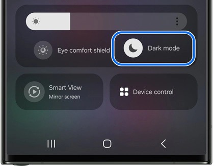 Dark mode highlighted in the Quick settings panel