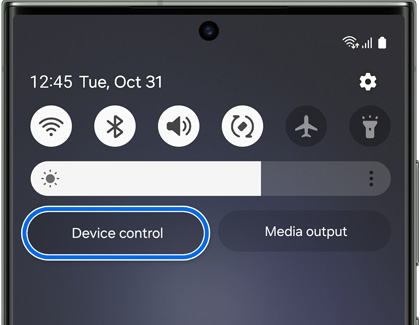 Device control highlighted on a Galaxy phone's Notification panel