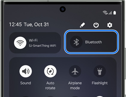 Bluetooth icon highlighted on the Quick settings panel
