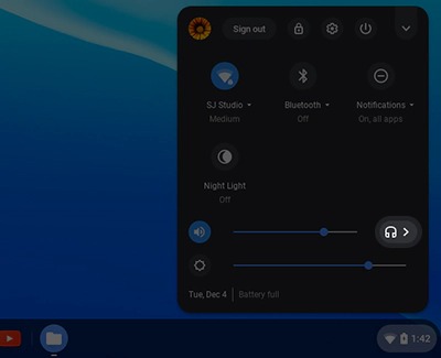 Headphones icon highlighted next to volume slider